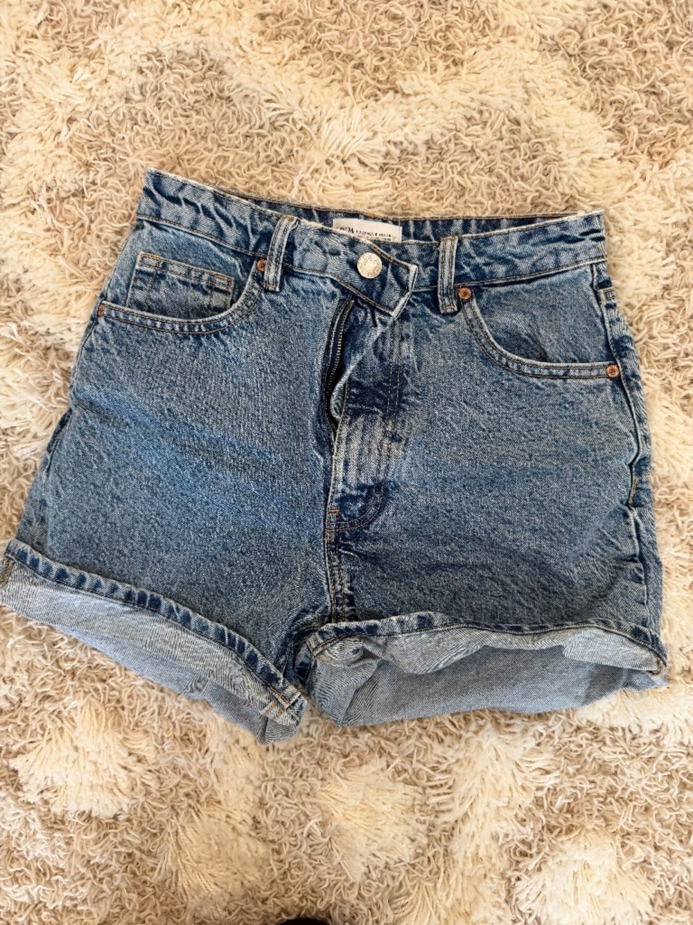 ZARA High Waisted Denim Shorts – Size M (US 6)
